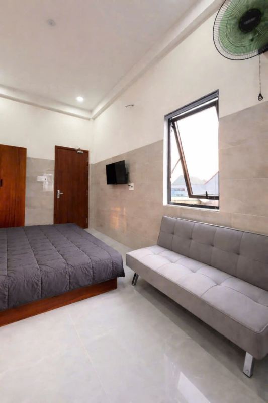 Studio Apartment with Window in Luong The Vinh