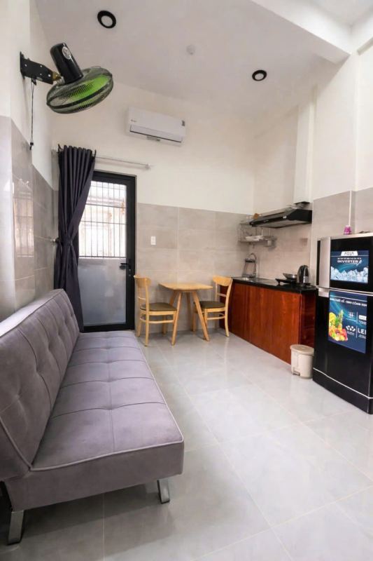 Studio Apartment with Window in Luong The Vinh