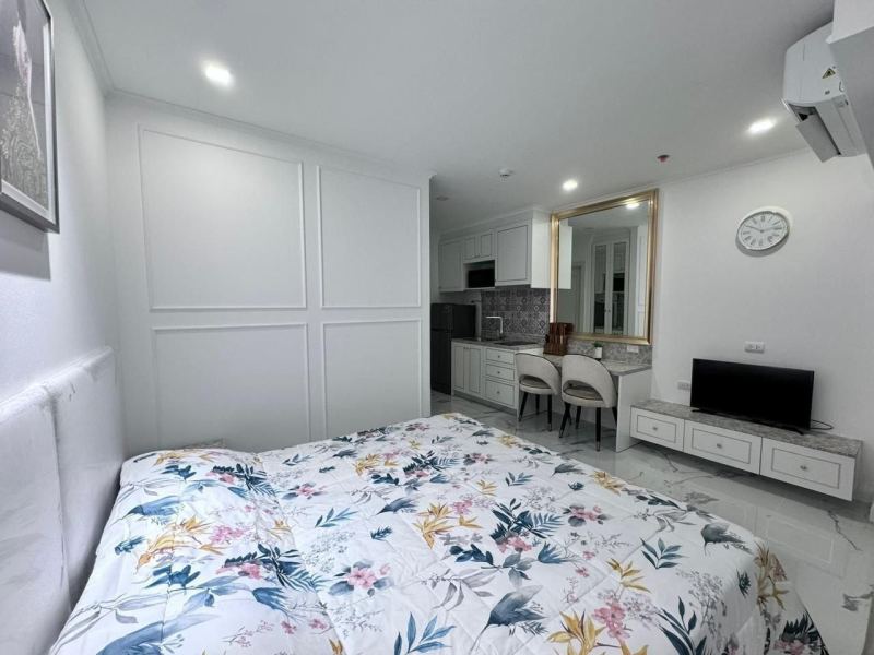 Studio Apartment in The Empire Tower