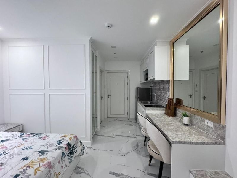 Studio Apartment in The Empire Tower