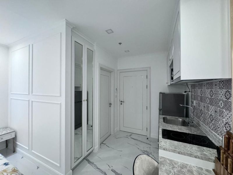 Studio Apartment in The Empire Tower
