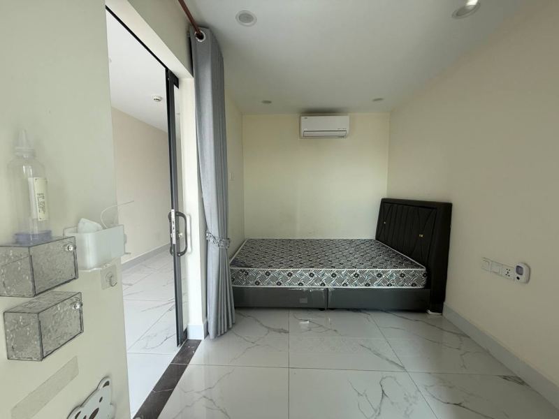 2-Bedroom Apartment in UK Condo 271