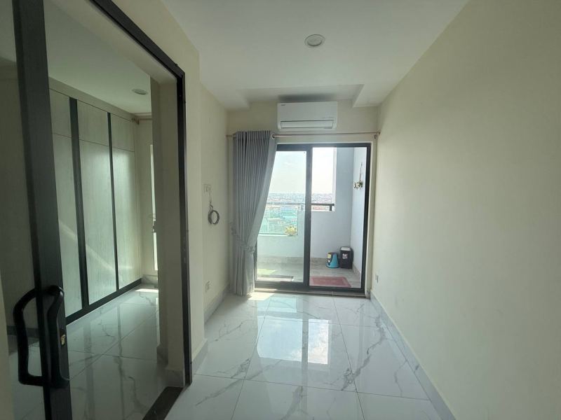 2-Bedroom Apartment in UK Condo 271