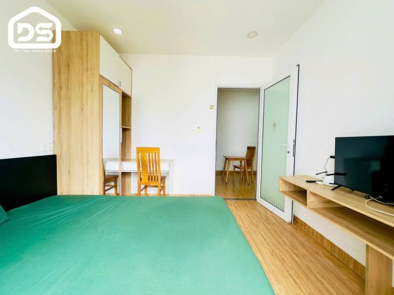 1-Bedroom Apartment with Balcony on Luong Sy Can Street