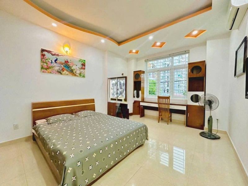 5 Bedroom 3-Storey House in Phuoc Long