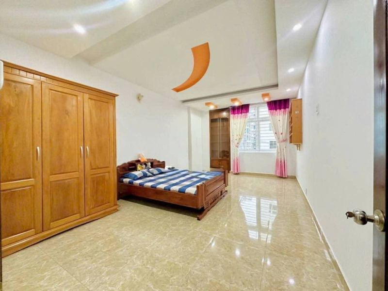 5 Bedroom 3-Storey House in Phuoc Long