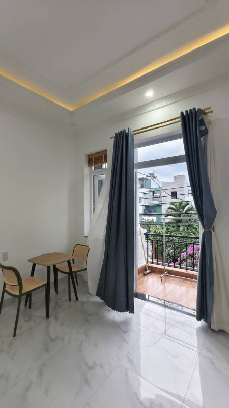 Fully Furnished Studio with Balcony in Vinh Hoa