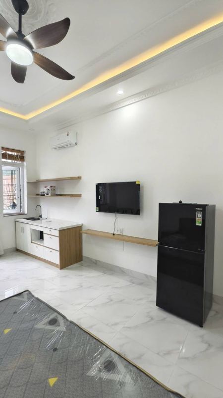 Fully Furnished Studio with Balcony in Vinh Hoa