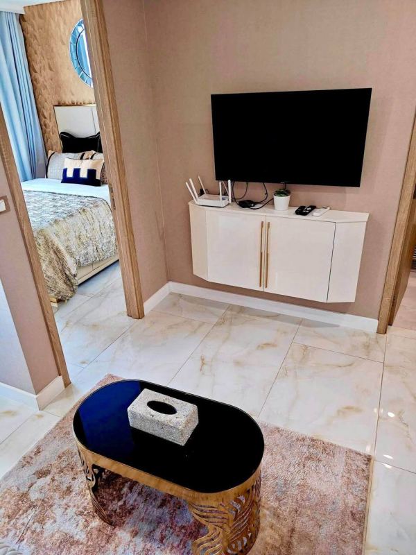 1-Bedroom Apartment in Copacabana Building