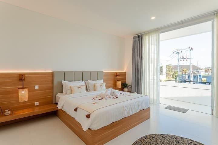 4 Bedroom Villa with Pool