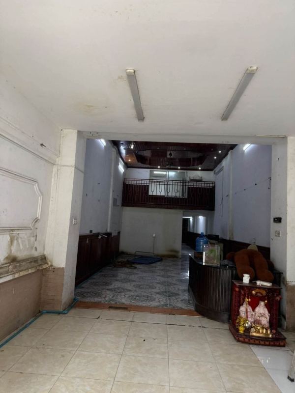 4 Bedroom House with 3 AC Units