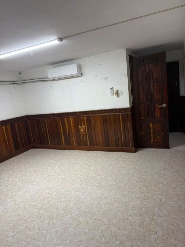 4 Bedroom House with 3 AC Units