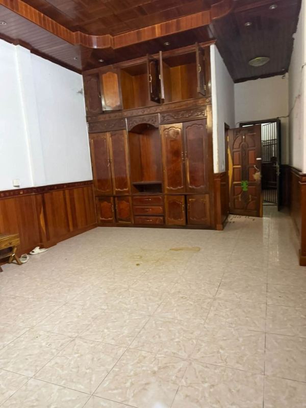 4 Bedroom House with 3 AC Units
