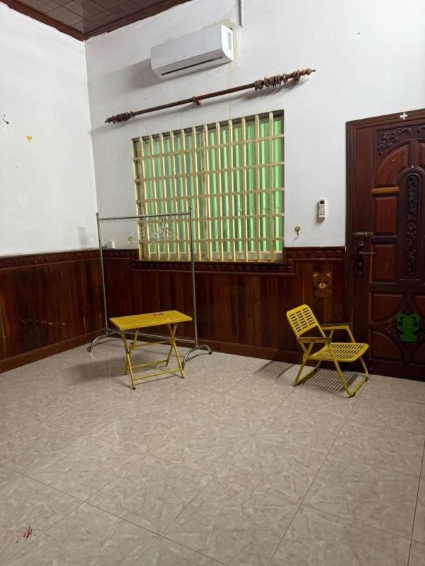4 Bedroom House with 3 AC Units