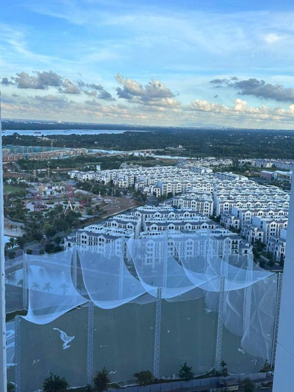 Апартаменты с 2 спальнями и мебелью в Masteri Centre Point