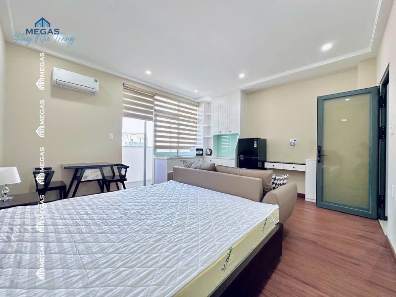 Studio Apartment with Balcony in Vo Van Kiet