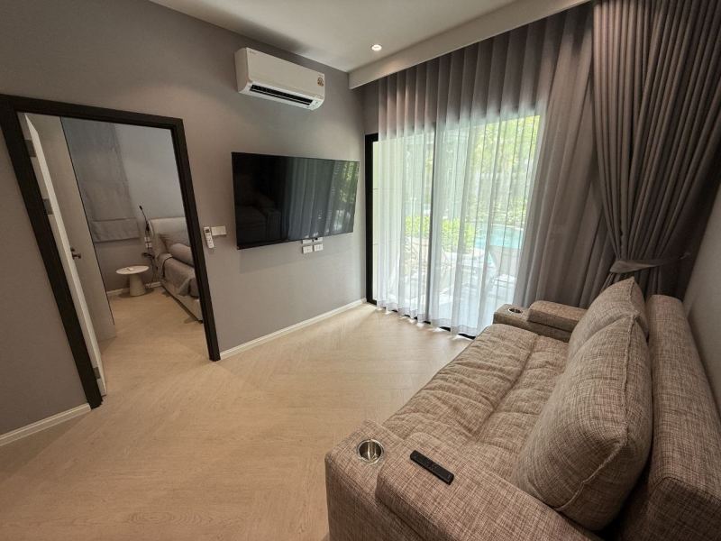 2 Bedroom Condo Near Beach