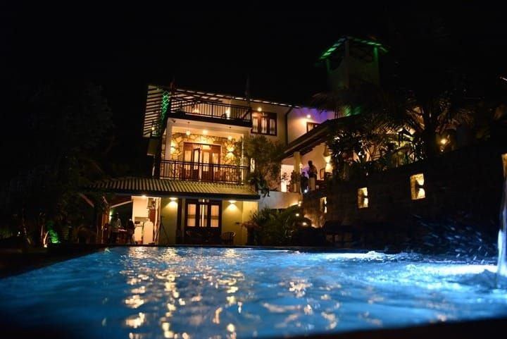 6-bedroom villa with pool in Hikkaduwa