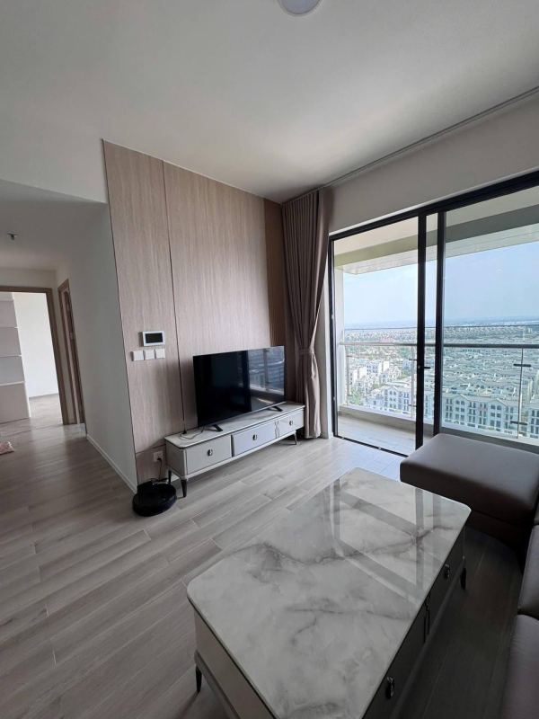 3 Bedroom Apartment with Pool View