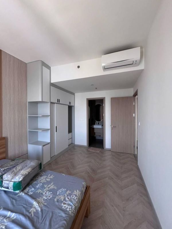 3 Bedroom Apartment with Pool View