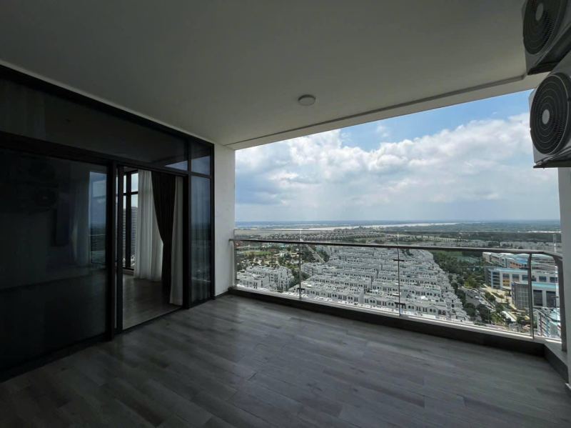 5 Bedroom Penthouse with Large Terrace