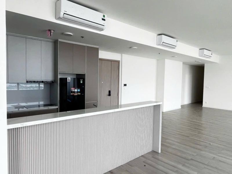 5 Bedroom Penthouse with Large Terrace