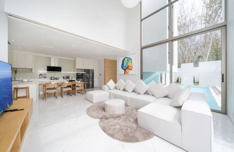 Modern 4-Bedroom Villa in Bang Tao