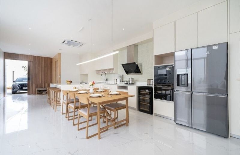 Modern 4-Bedroom Villa in Bang Tao