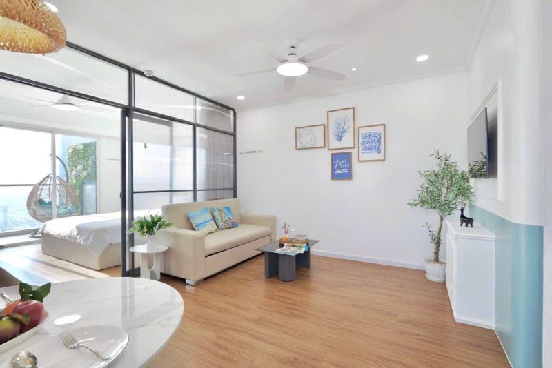 One‑Bedroom Corner Apartment with Two Balconies