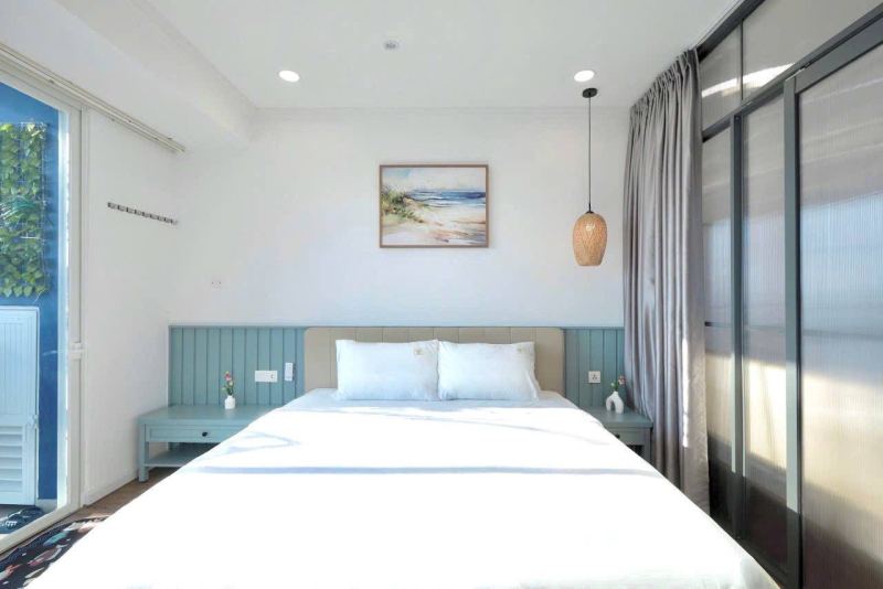 One‑Bedroom Corner Apartment with Two Balconies