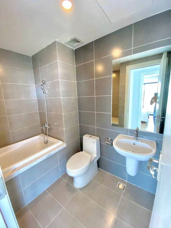 Corner 1 Bedroom Apartment in D'qua with Direct Sea View