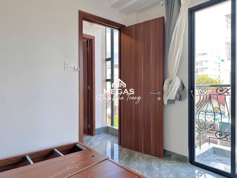2-Bedroom Apartment with Balcony on Pham Ngoc Thach