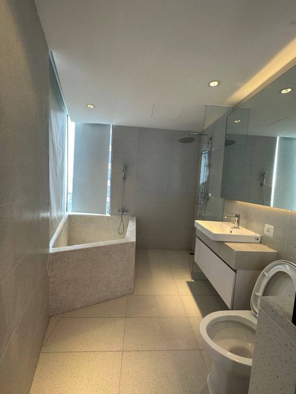 3-Bedroom Condo in Times Square 3