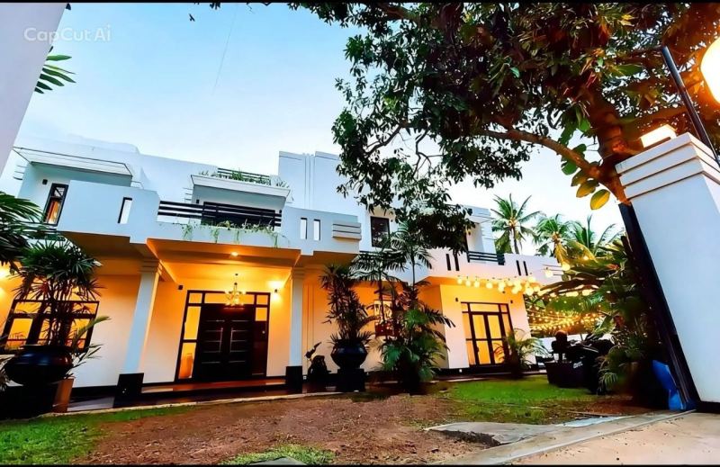 9-Bedroom Villa with Pool in Ahangama