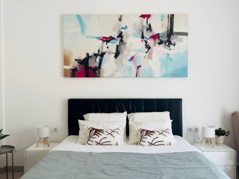 Comfortable Studio Apartment with Ergonomic Workspace