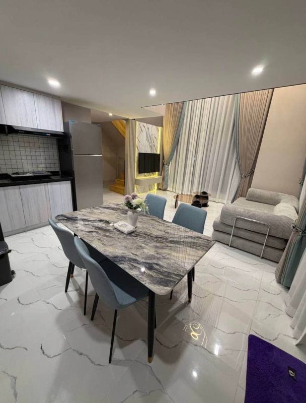 2BR Condo in L Tower 271