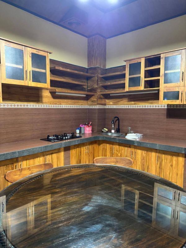3BR Floor in 4-Storey House