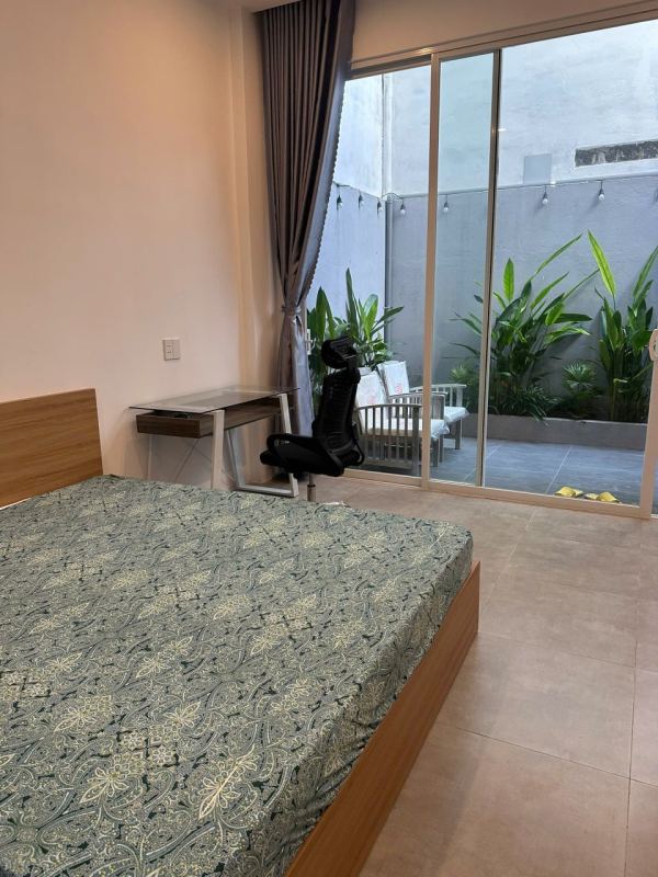1 Bedroom House with Small Yard