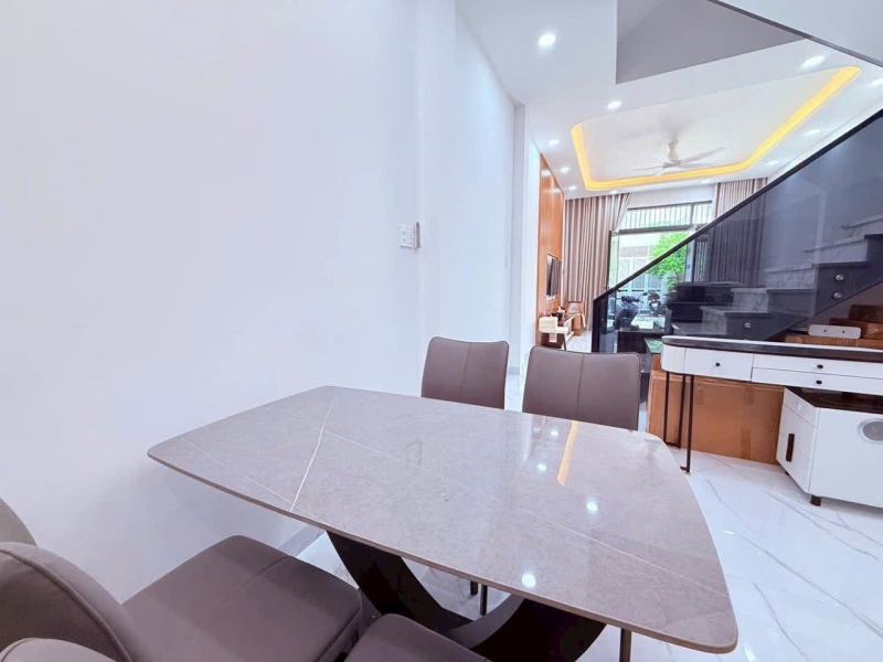 3‑Bedroom House with Rooftop Terrace