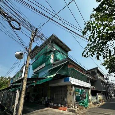 Room in Charoen Rat