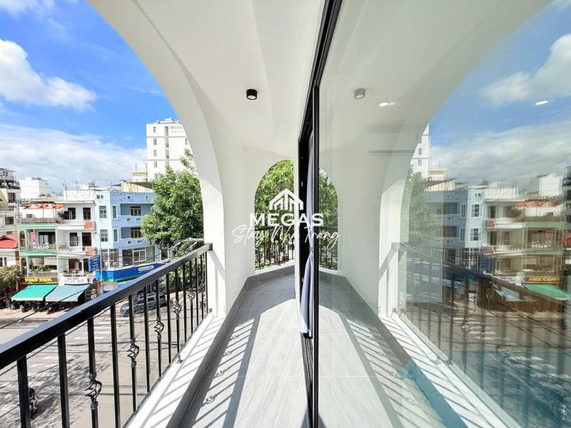 1-Bedroom Apartment on Ly Tu Trong Street