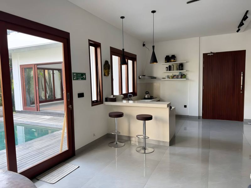 3‑Bedroom Villa in Seseh with Ocean View Balcony