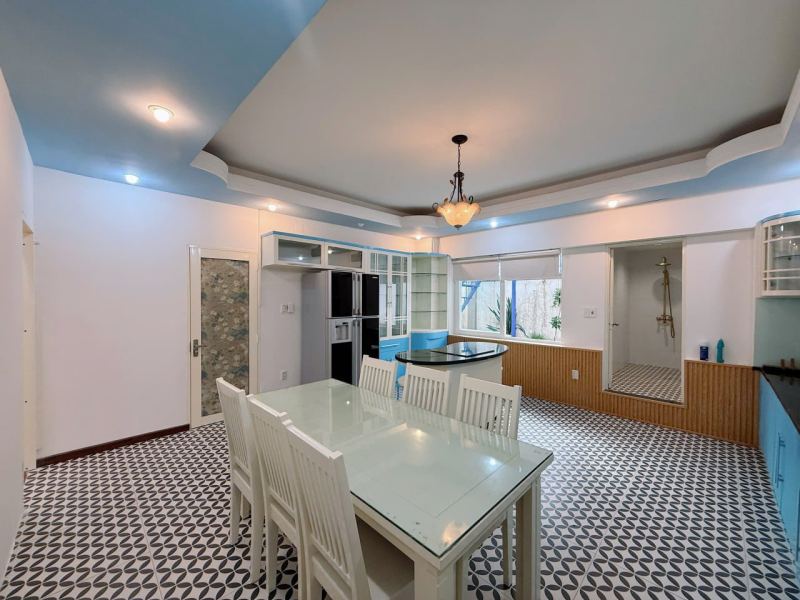 1 Bedroom Apartment with Large Kitchen in Son Tra