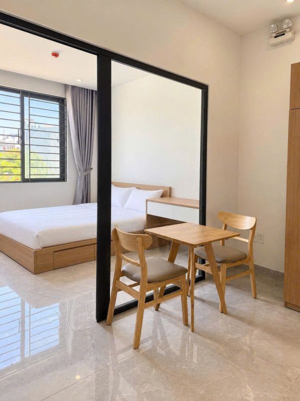 1BR Room with Window