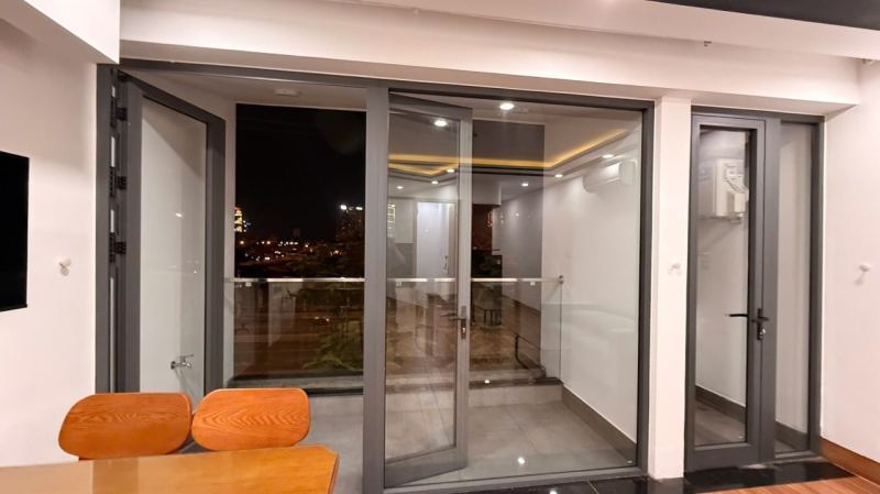 1 Bedroom Apartment with Balcony