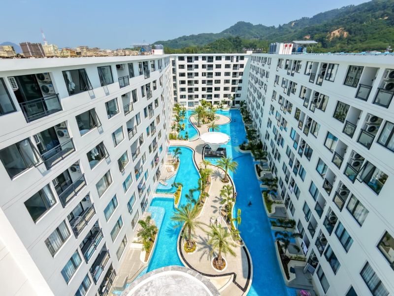 1 Bedroom Apartment with Balcony and Pool in Capri Residence