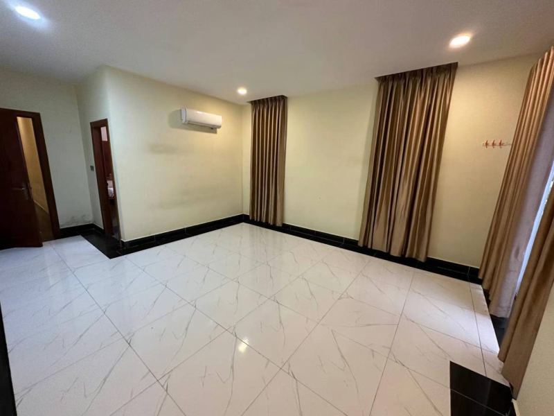 8 Bedroom House for Rent