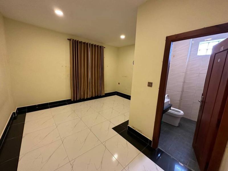 8 Bedroom House for Rent