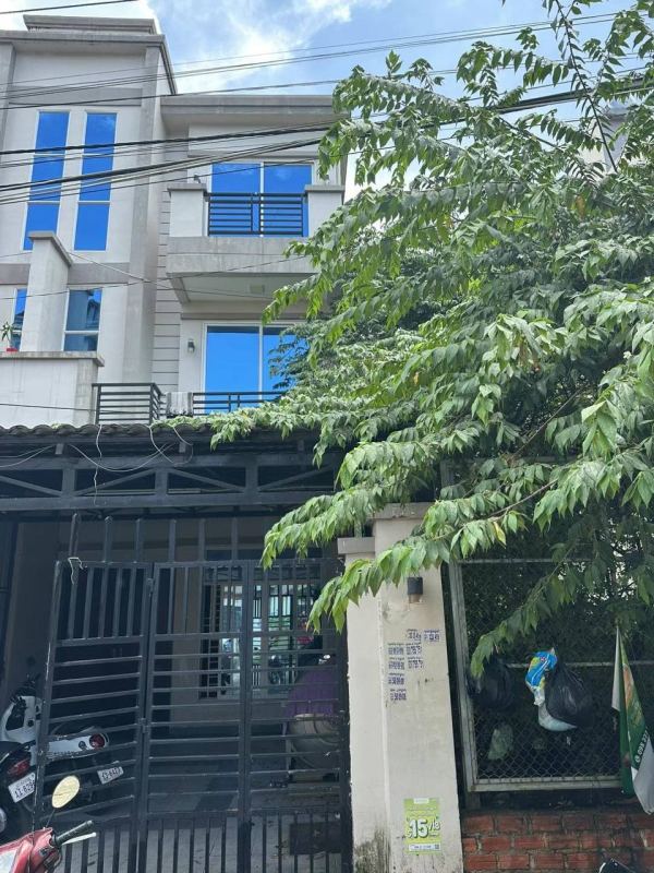 8 Bedroom House for Rent