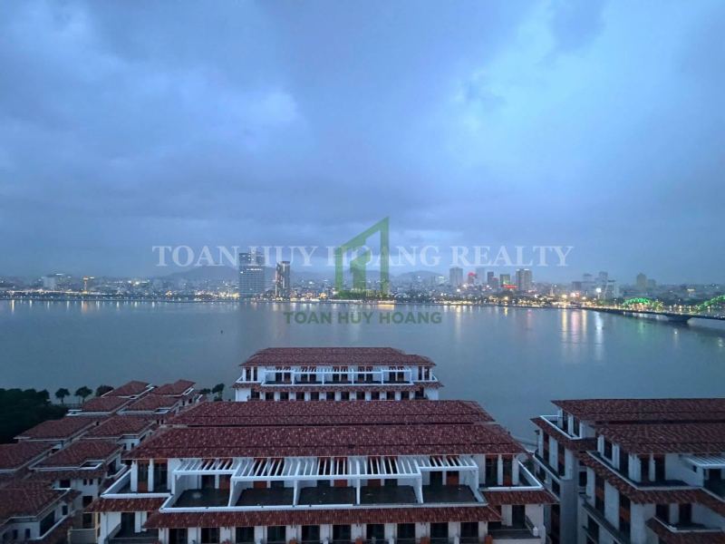 3 Bedroom Luxury Ponte Apartment with River View